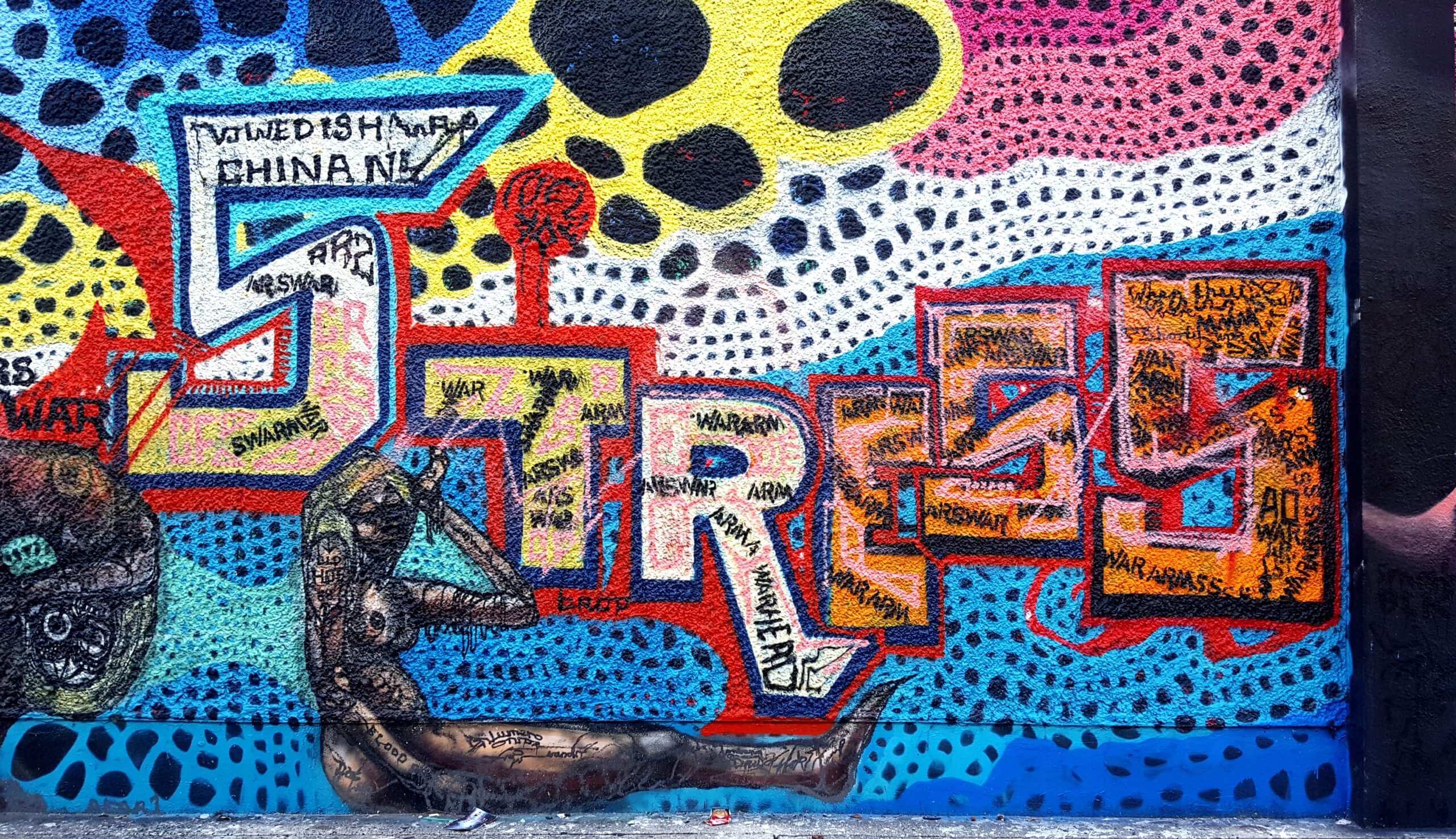 Stress als Graffiti an einer Hausand