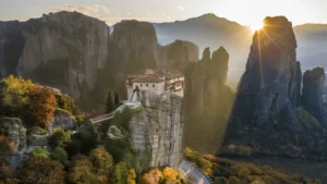 Meteorakloster beim Sonnenaufgang